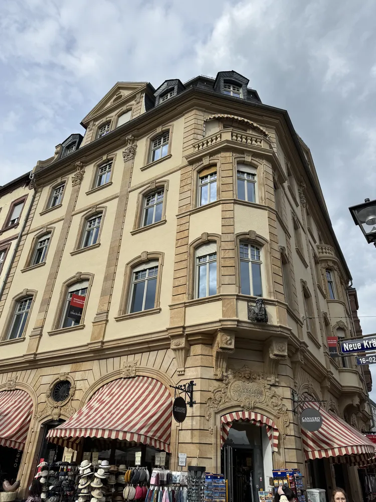 4 Zimmer Wohnung mit 105 m² in Frankfurt am Main – Bild 3