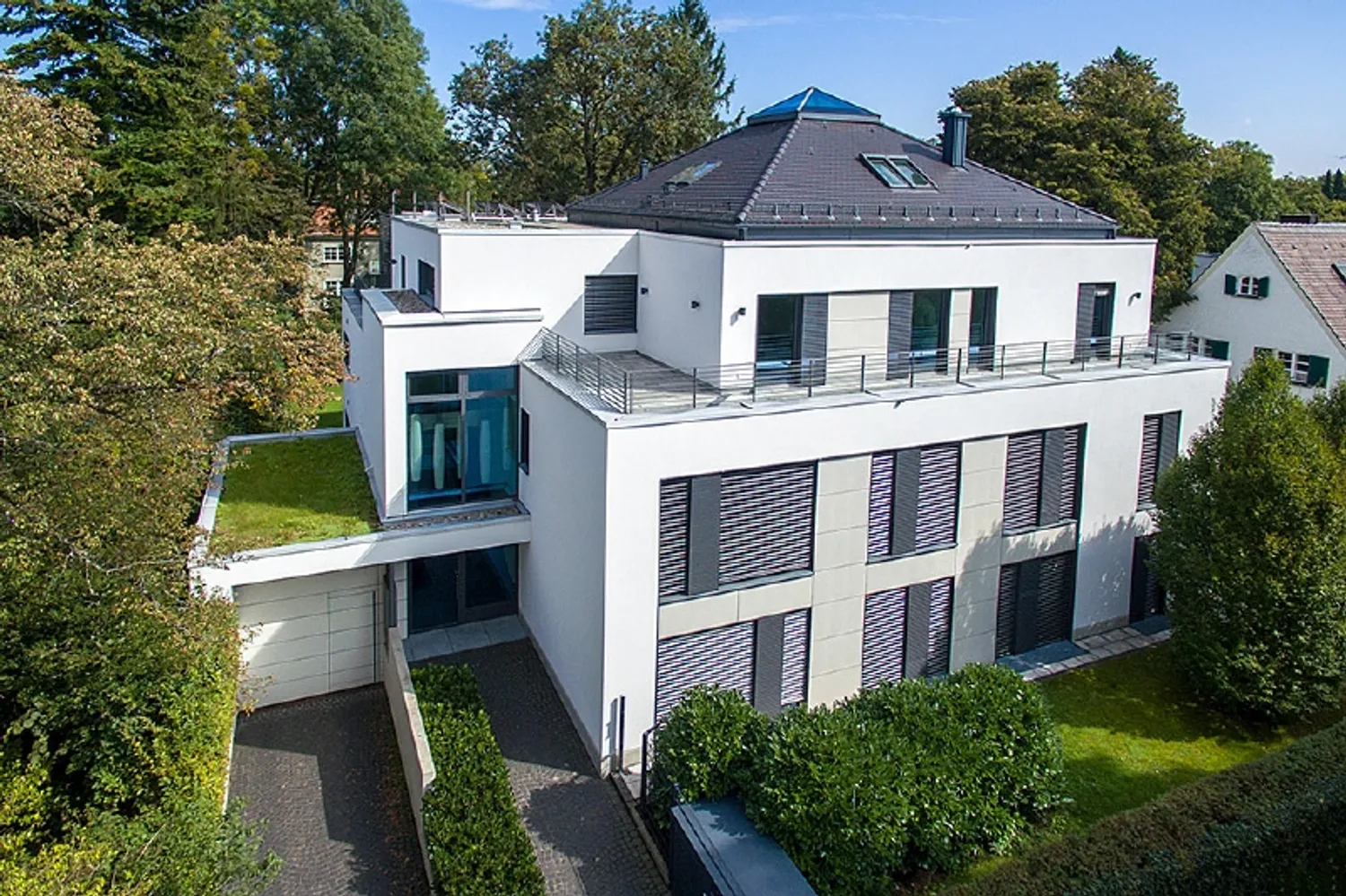 7 Zimmer Wohnung mit 302 m² in München – Bild 3