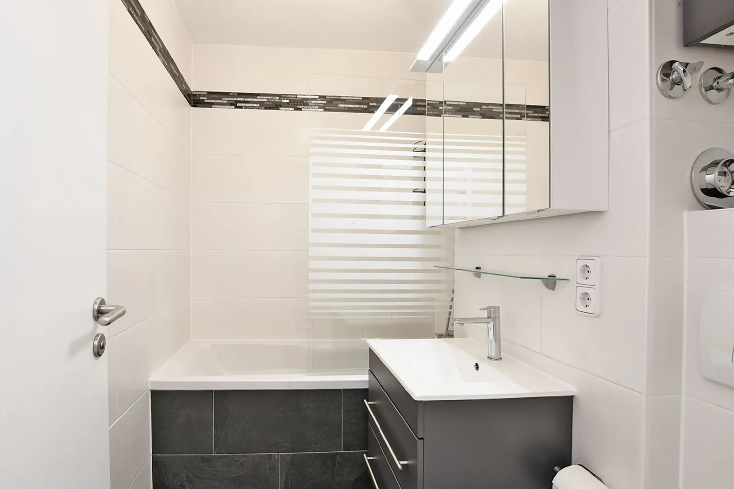 3 room apartment with 92 m² in Munich – Photo 9