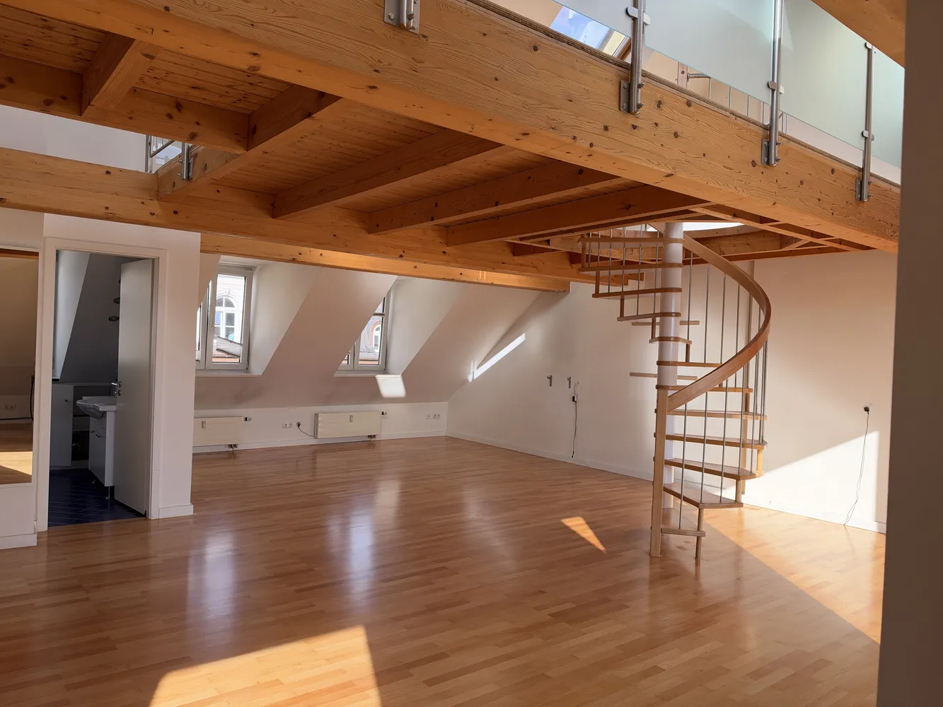 2 Zimmer Wohnung mit 92 m² in München – Bild 7