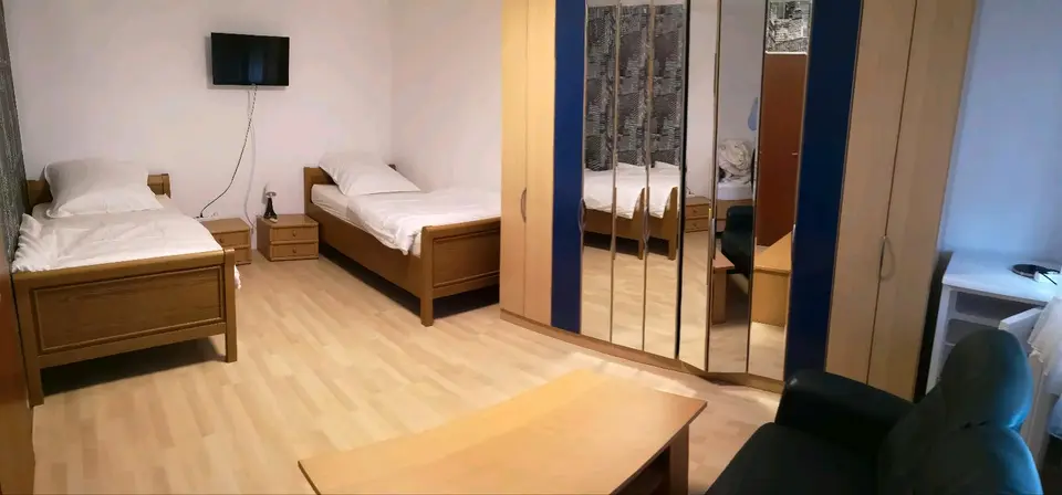 WG-Zimmer mit 220 m² in Grevenbroich – Bild 3