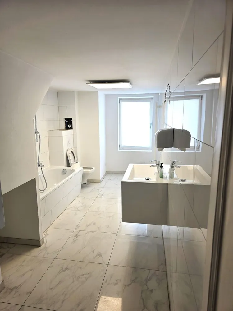 7 Zimmer Wohnung mit 204 m² in Berlin – Bild 2