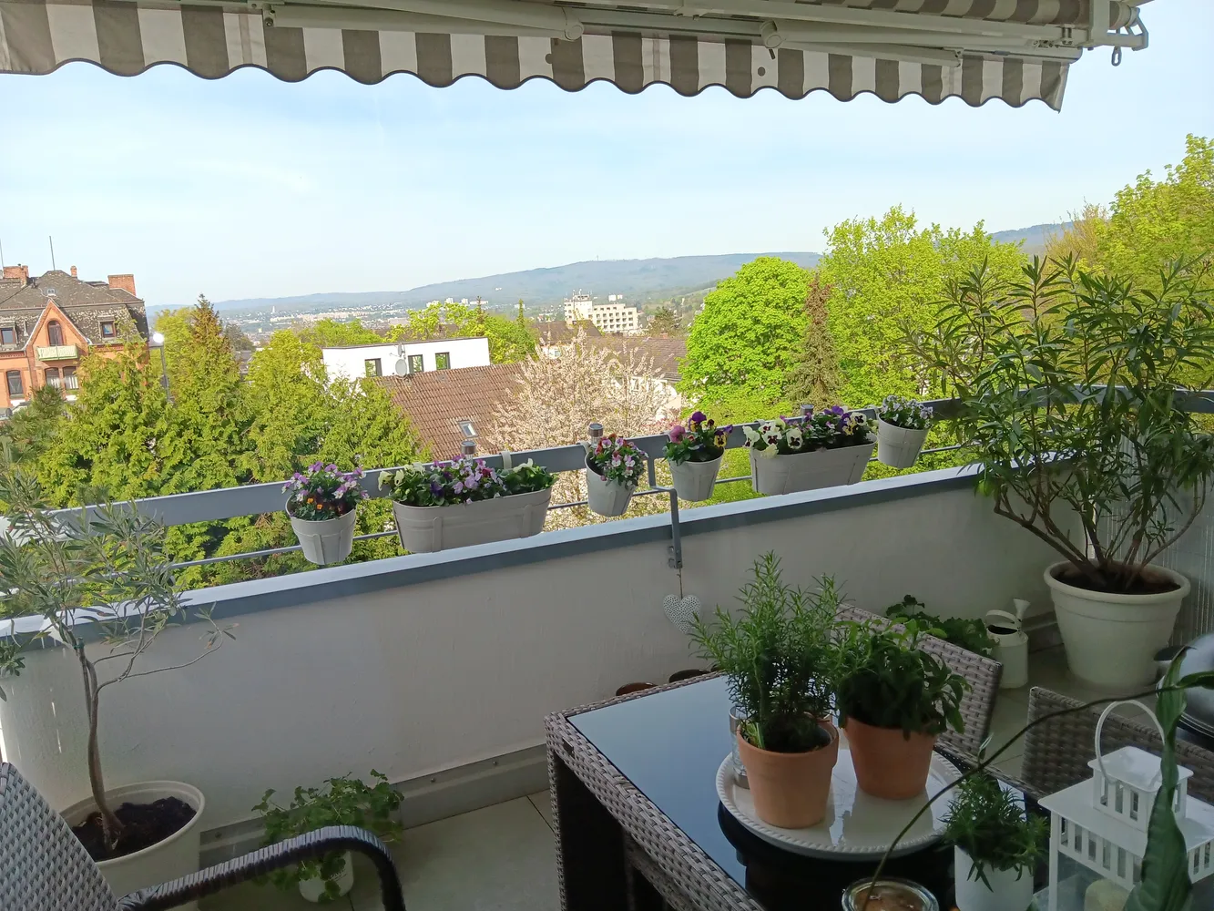 3 Zimmer Wohnung mit 84 m² in Wiesbaden – Bild 2