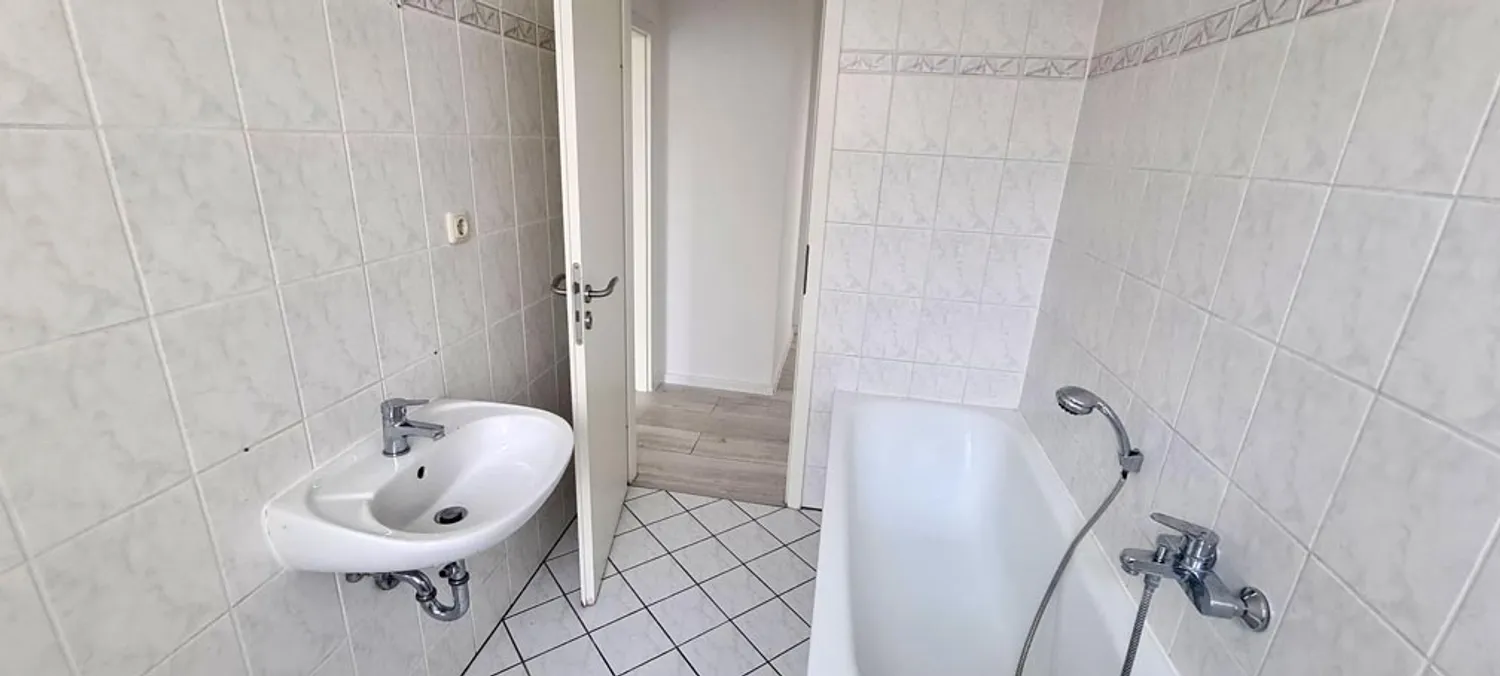 4 Zimmer Wohnung mit 96 m² in Magdeburg – Bild 3