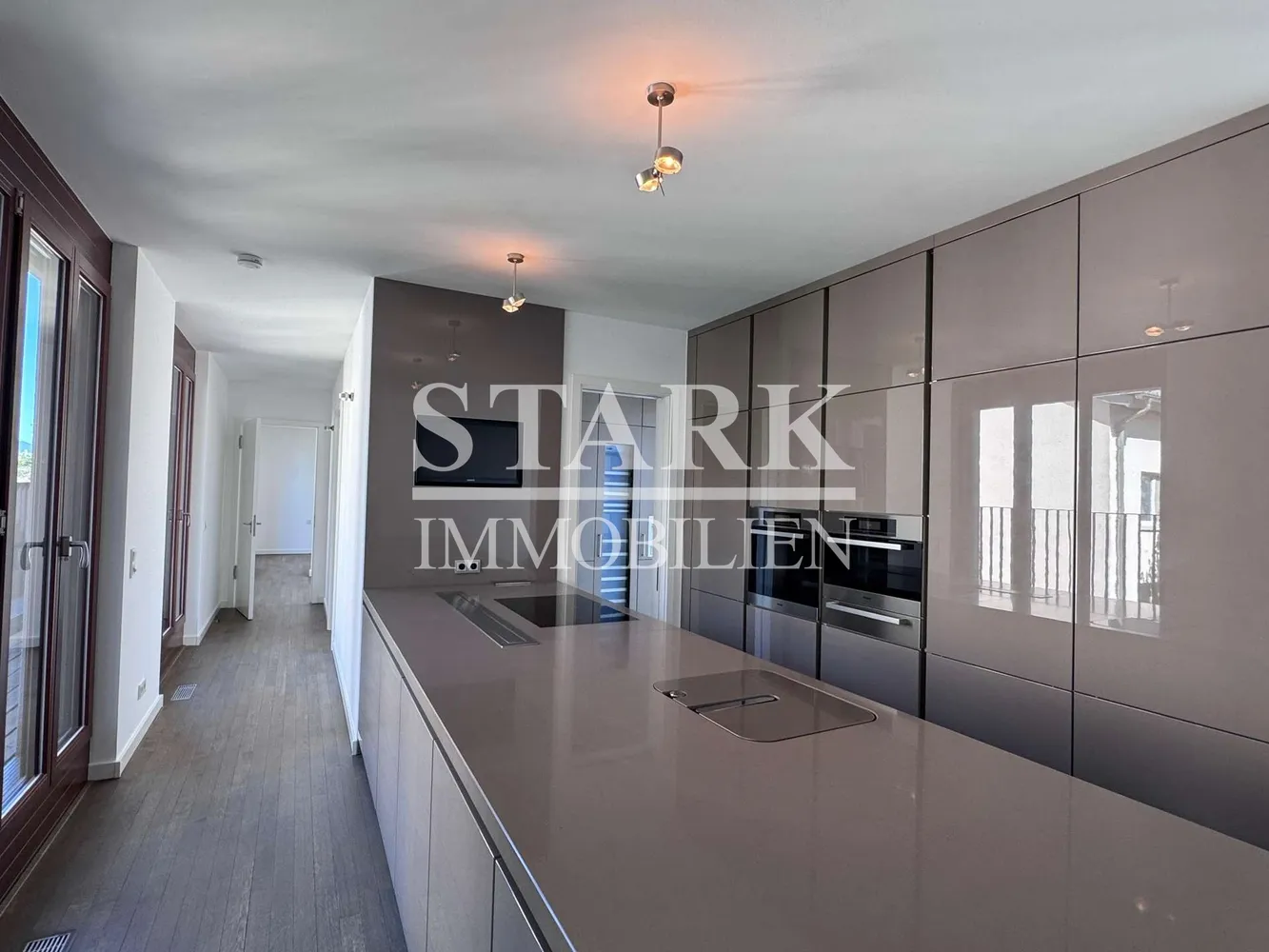 5 Zimmer Wohnung mit 280 m² in Frankfurt am Main – Bild 1