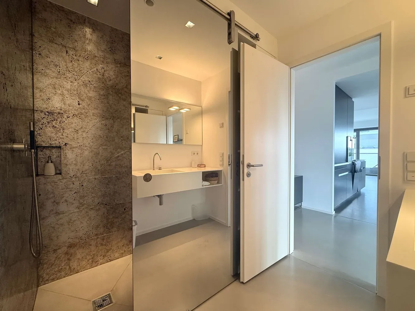 2 Zimmer Wohnung mit 133 m² in Köln – Bild 11