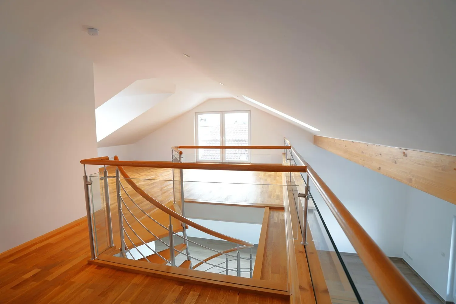 4 Zimmer Wohnung mit 147 m² in München – Bild 3
