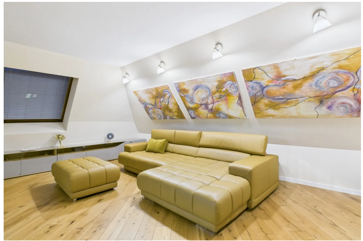 4 Zimmer Wohnung mit 120 m² in Augsburg – Bild 2