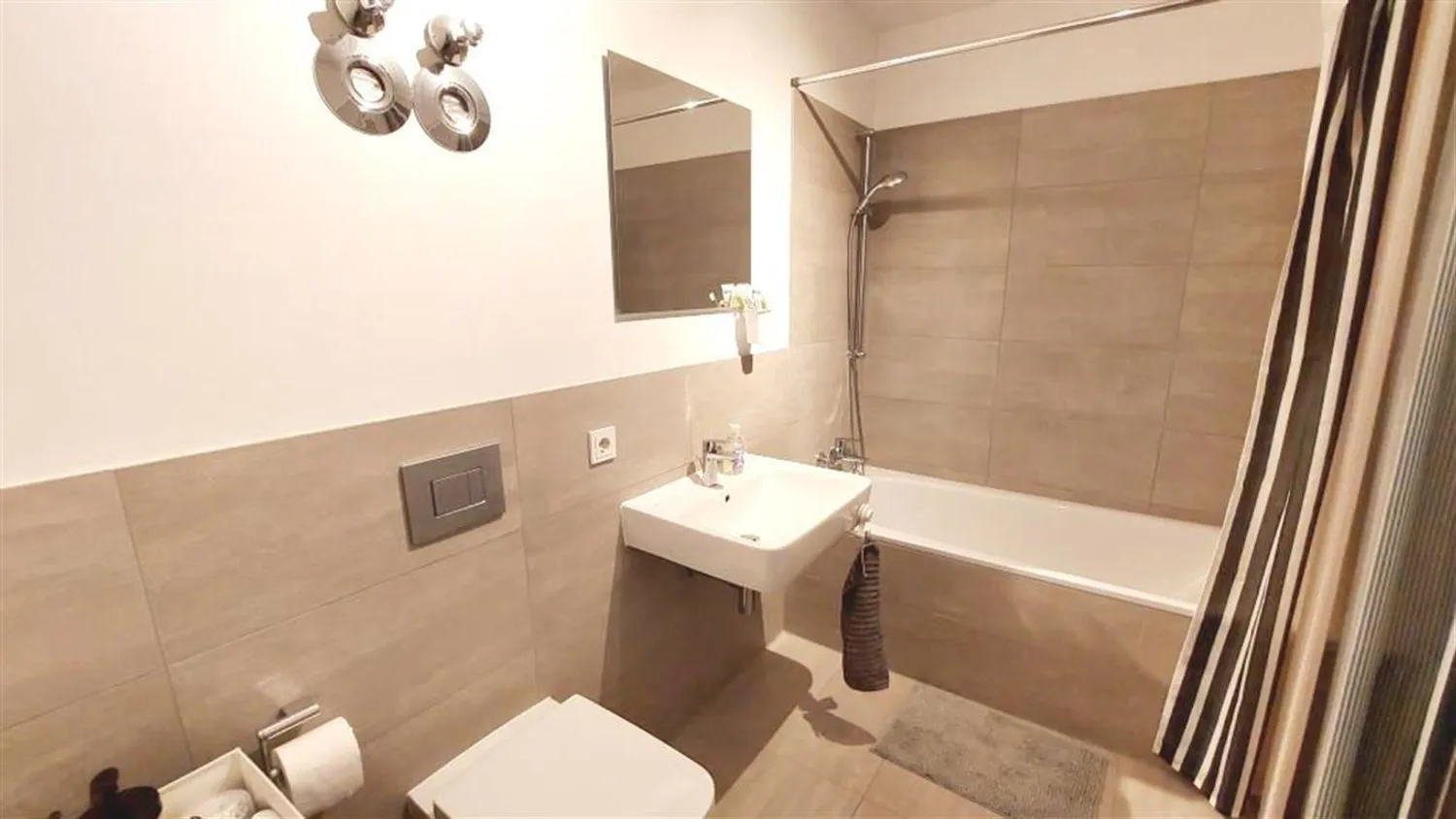 3 room apartment with 98 m² in Düsseldorf – Photo 3