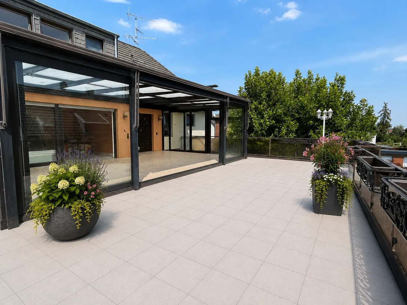 4 Zimmer Wohnung mit 150 m² in Bornheim – Bild 2
