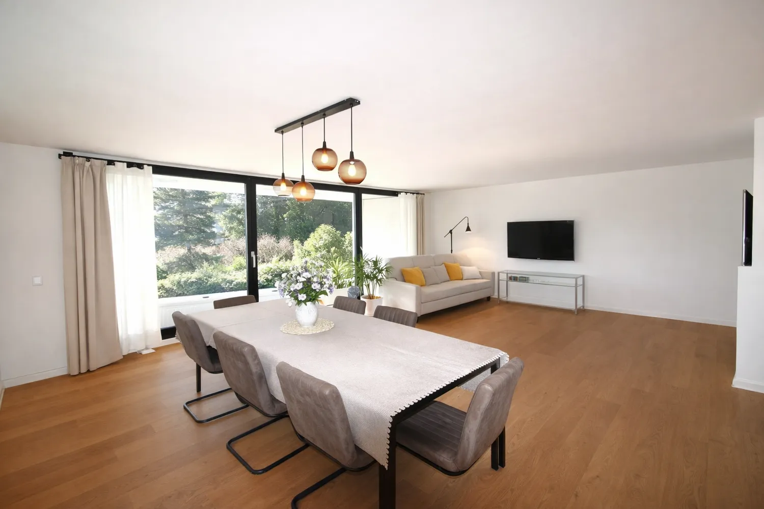 5 Zimmer Wohnung mit 181 m² in Düsseldorf – Bild 2