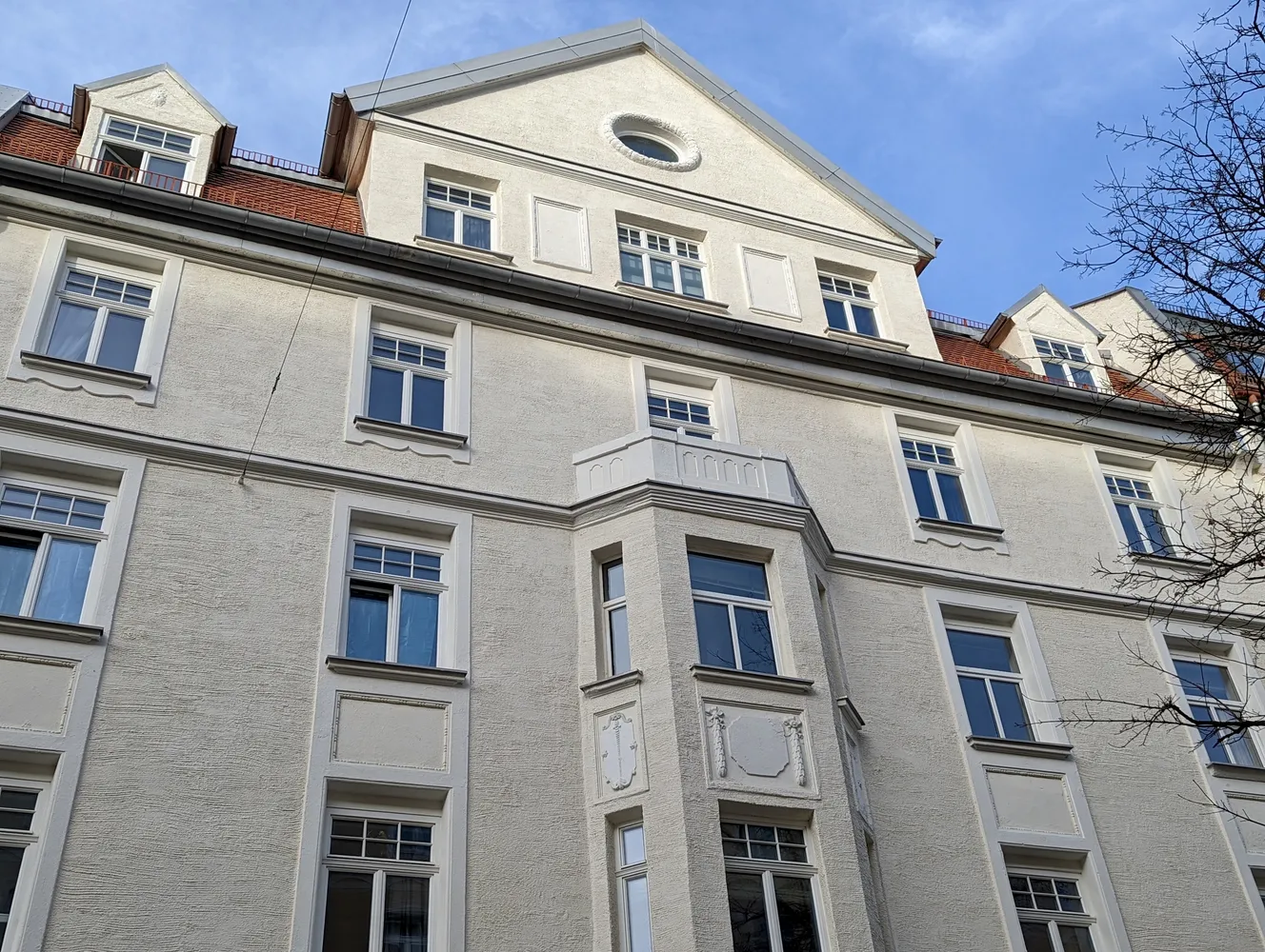 7 Zimmer Wohnung mit 188 m² in München – Bild 1