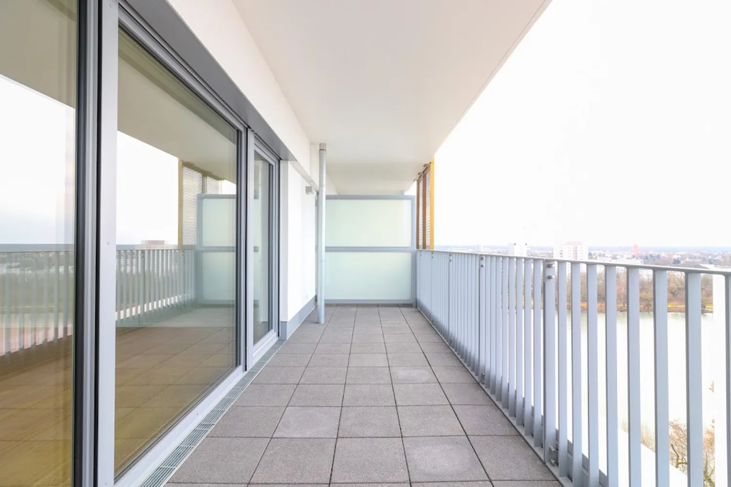 3 Zimmer Wohnung mit 115 m² in Frankfurt am Main – Bild 1