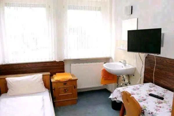 Shared room with 20 m² in Stuttgart – Photo 4