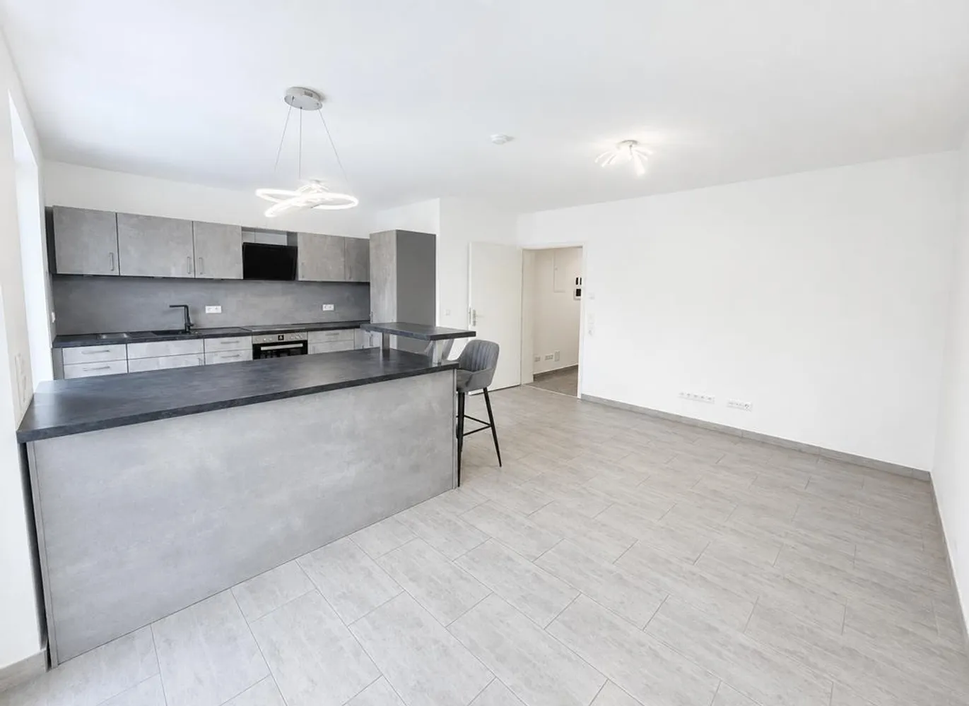 2 Zimmer Wohnung mit 65 m² in Karlsruhe – Bild 2