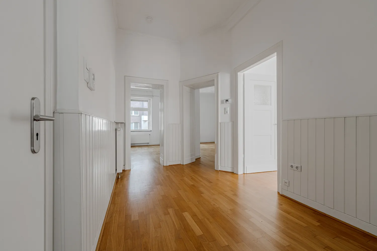 4 Zimmer Wohnung mit 98 m² in Düsseldorf – Bild 2