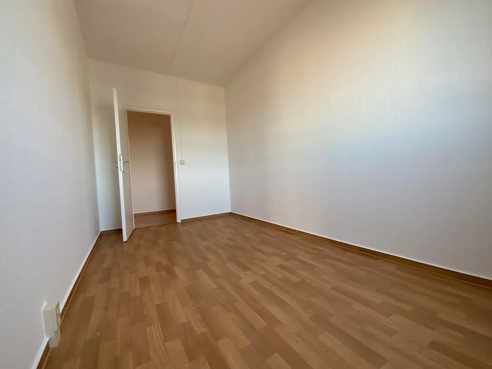 7 Zimmer Wohnung mit 141 m² in Dresden – Bild 3