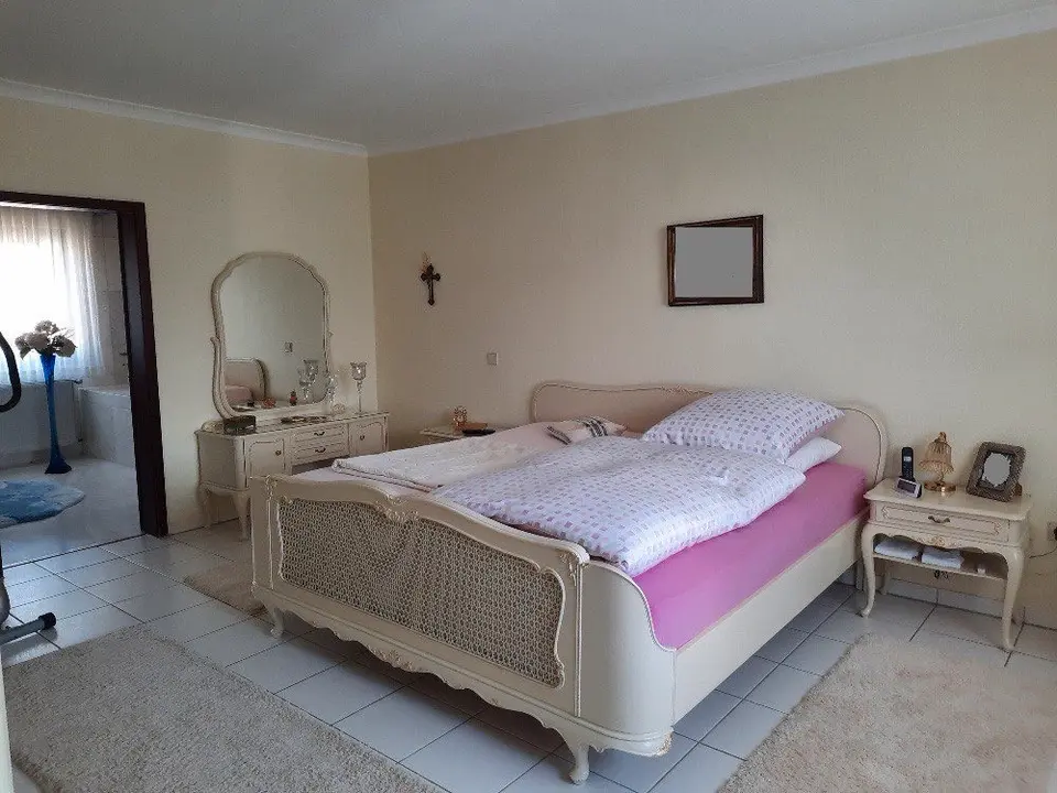 2 Zimmer Wohnung mit 115 m² in Bergisch Gladbach – Bild 4