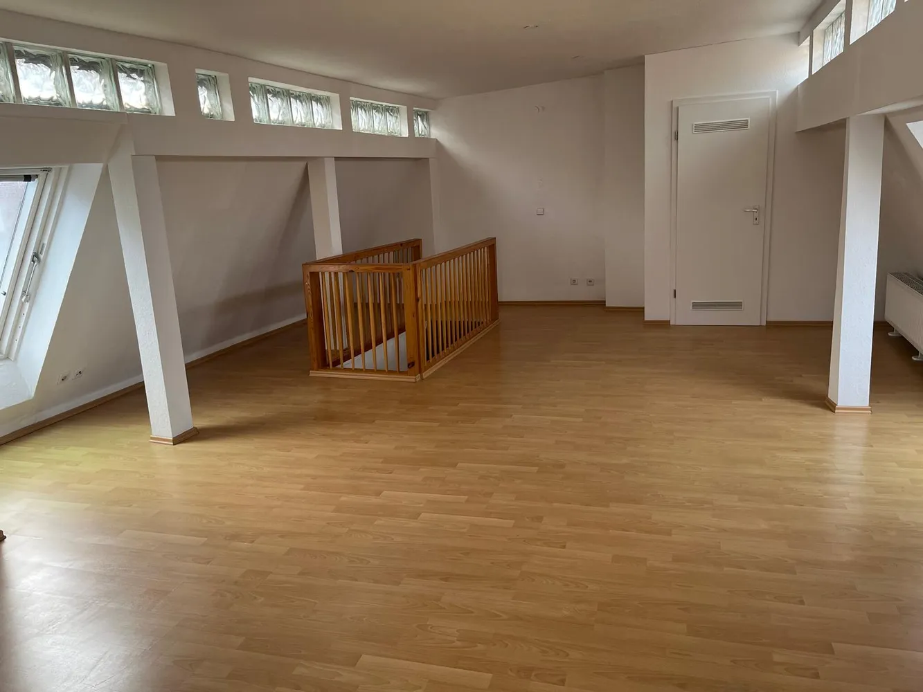 4 Zimmer Wohnung mit 120 m² in Stuttgart – Bild 1