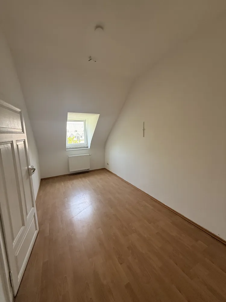 4 Zimmer Wohnung mit 103 m² in Karlsruhe – Bild 3