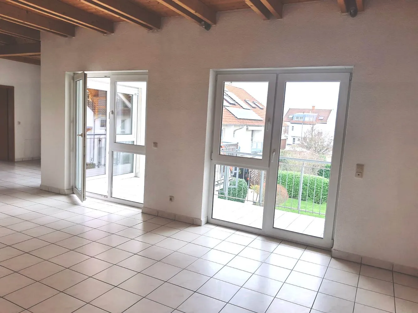 3 Zimmer Wohnung mit 102 m² in Wiesbaden – Bild 1