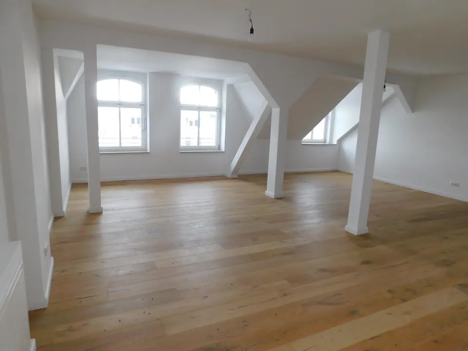 4 Zimmer Wohnung mit 130 m² in Luckenwalde – Bild 1