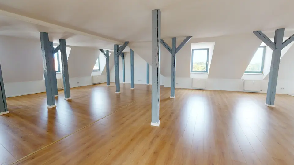 2 Zimmer Wohnung mit 145 m² in Torgau – Bild 1