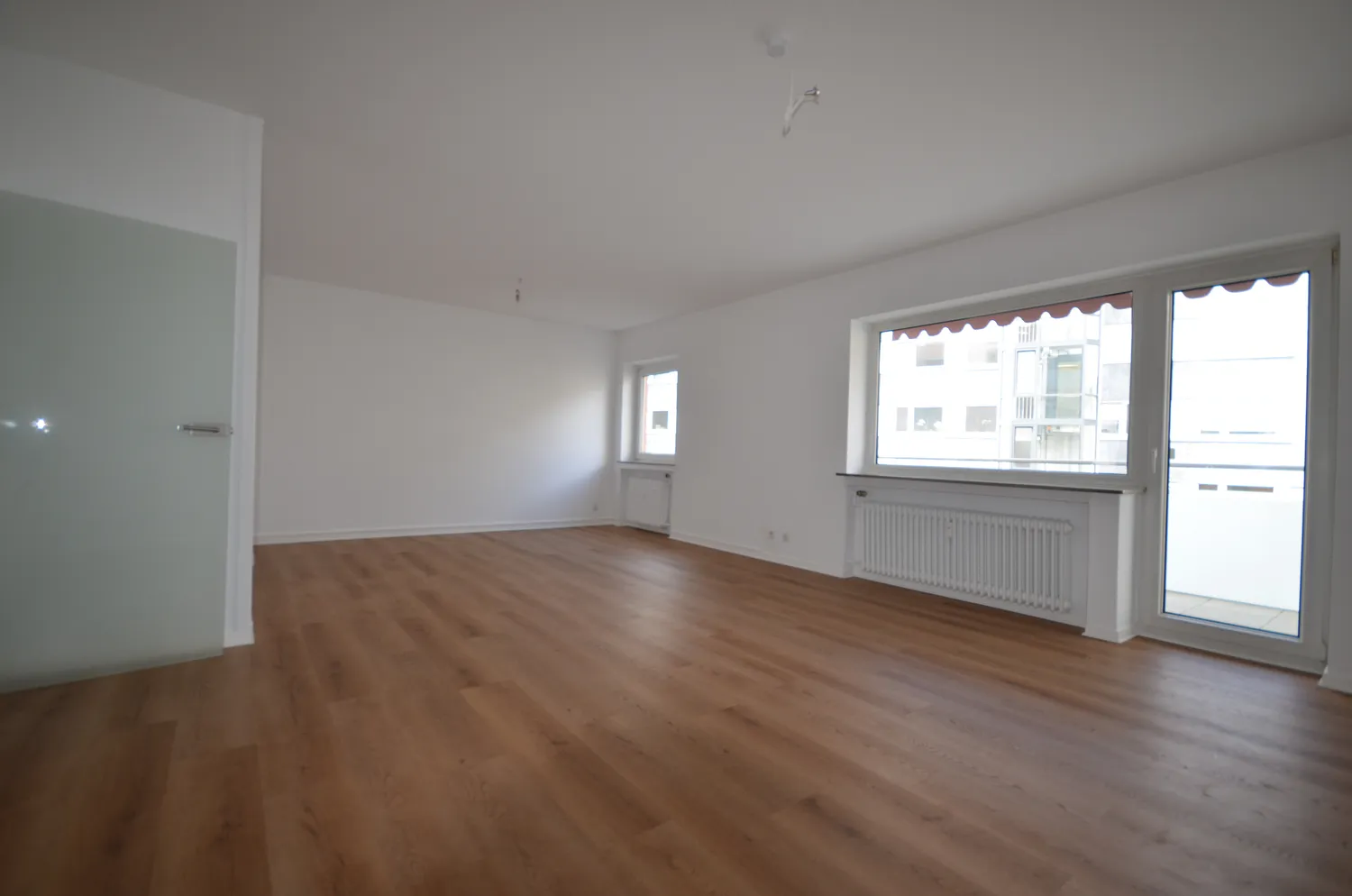 2 Zimmer Wohnung mit 83 m² in Düsseldorf – Bild 2