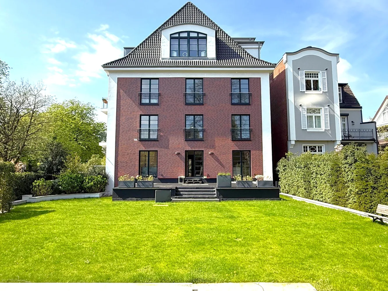 4 Zimmer Wohnung mit 206 m² in Hamburg – Bild 1
