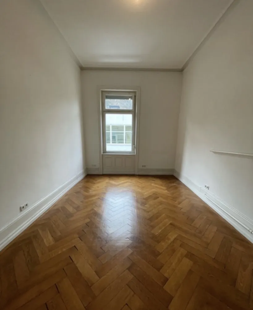 7 Zimmer Wohnung mit 180 m² in Stuttgart – Bild 1