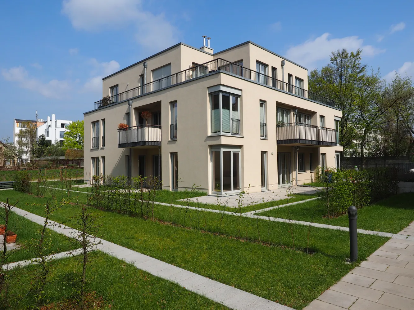 4 Zimmer Wohnung mit 151 m² in Berlin – Bild 1