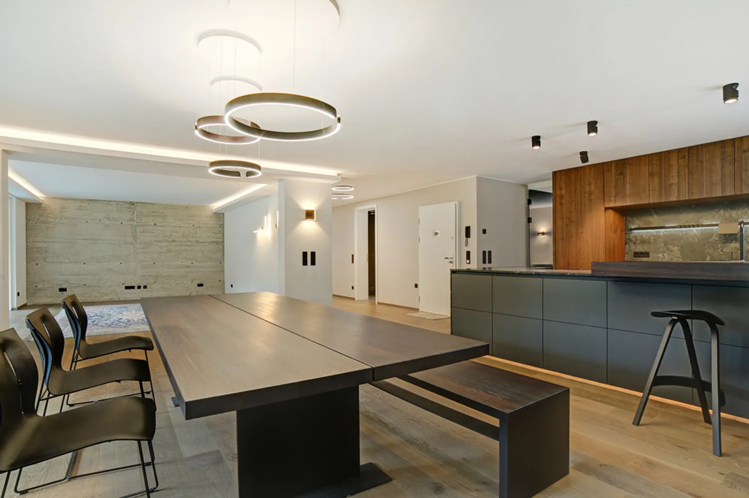 5 Zimmer Wohnung mit 183 m² in München – Bild 2