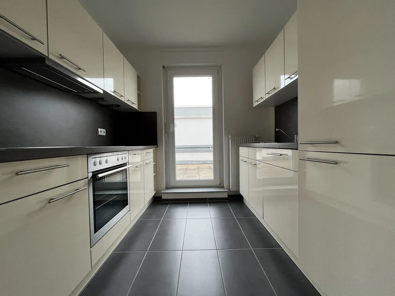 2 room apartment with 93 m² in Ludwigshafen am Rhein – Photo 3