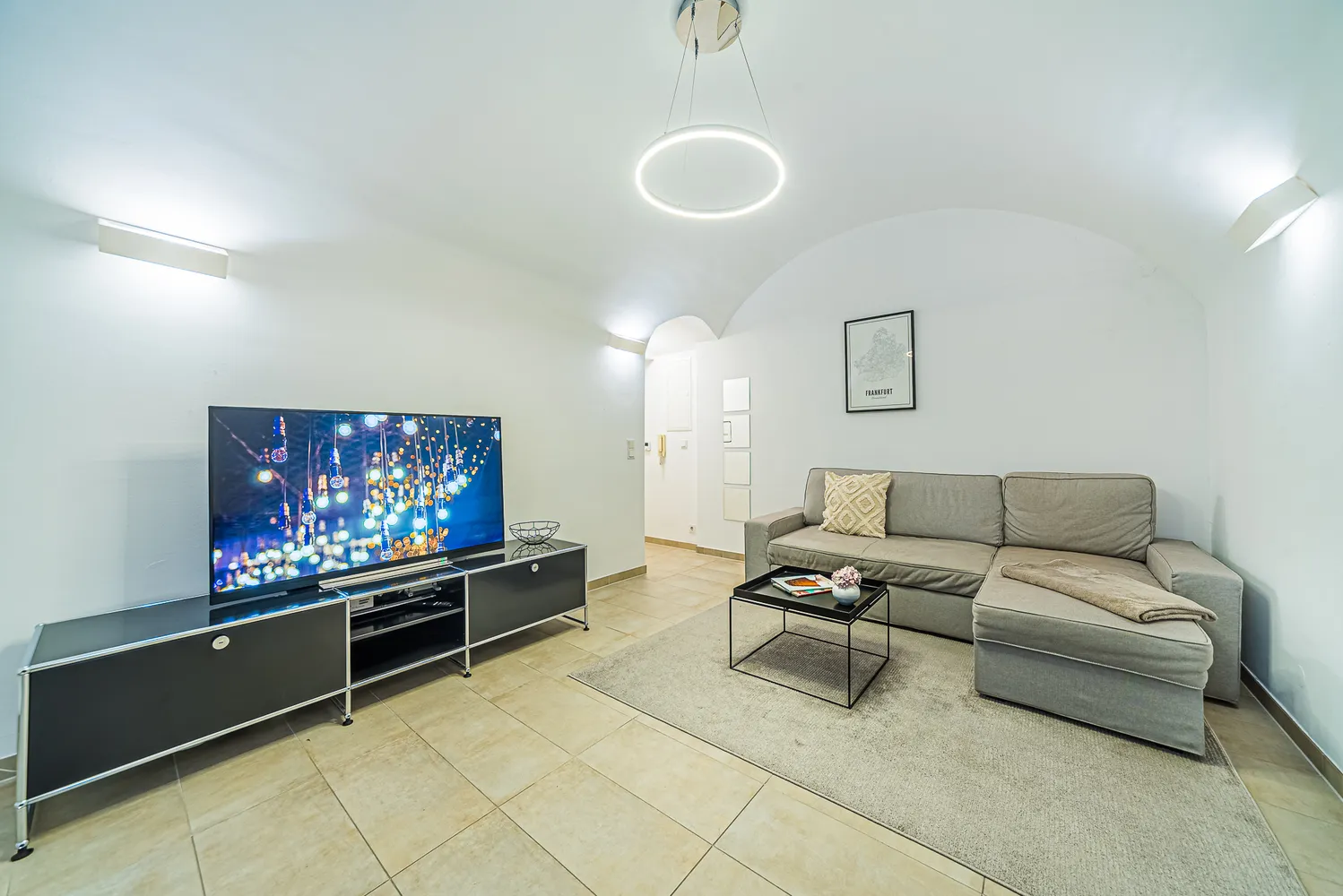 2 room apartment with 55 m² in Frankfurt am Main – Photo 1