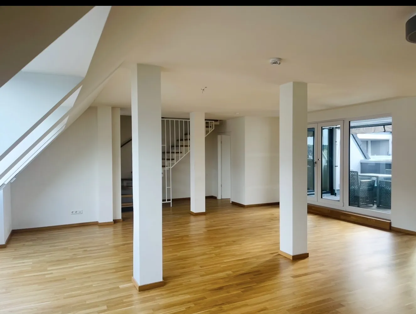 4 Zimmer Wohnung mit 130 m² in Köln – Bild 1