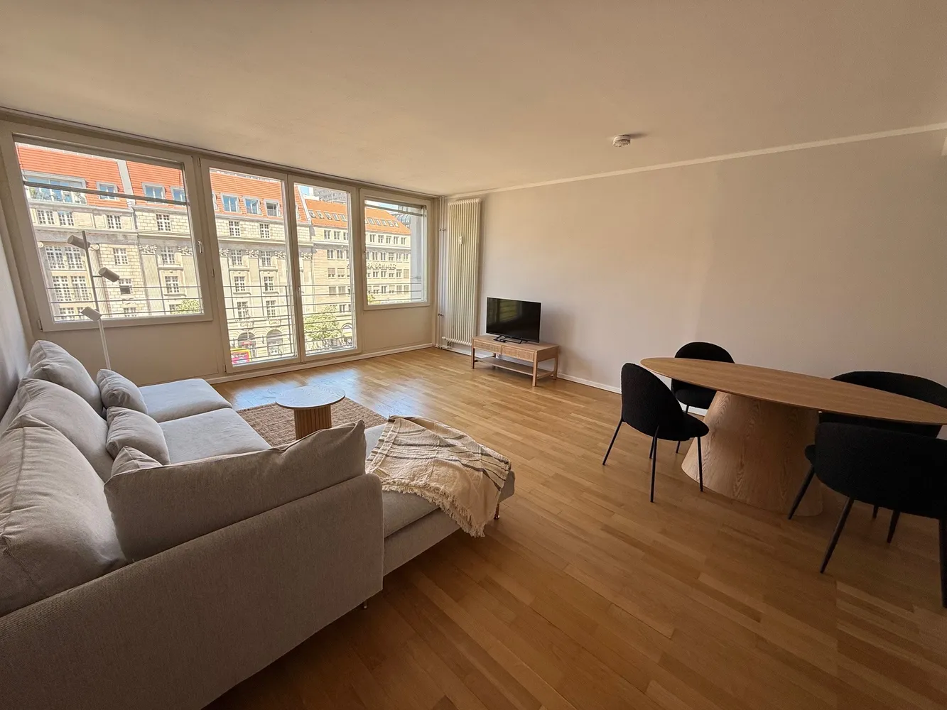 2 Zimmer Wohnung mit 79 m² in Berlin – Bild 2