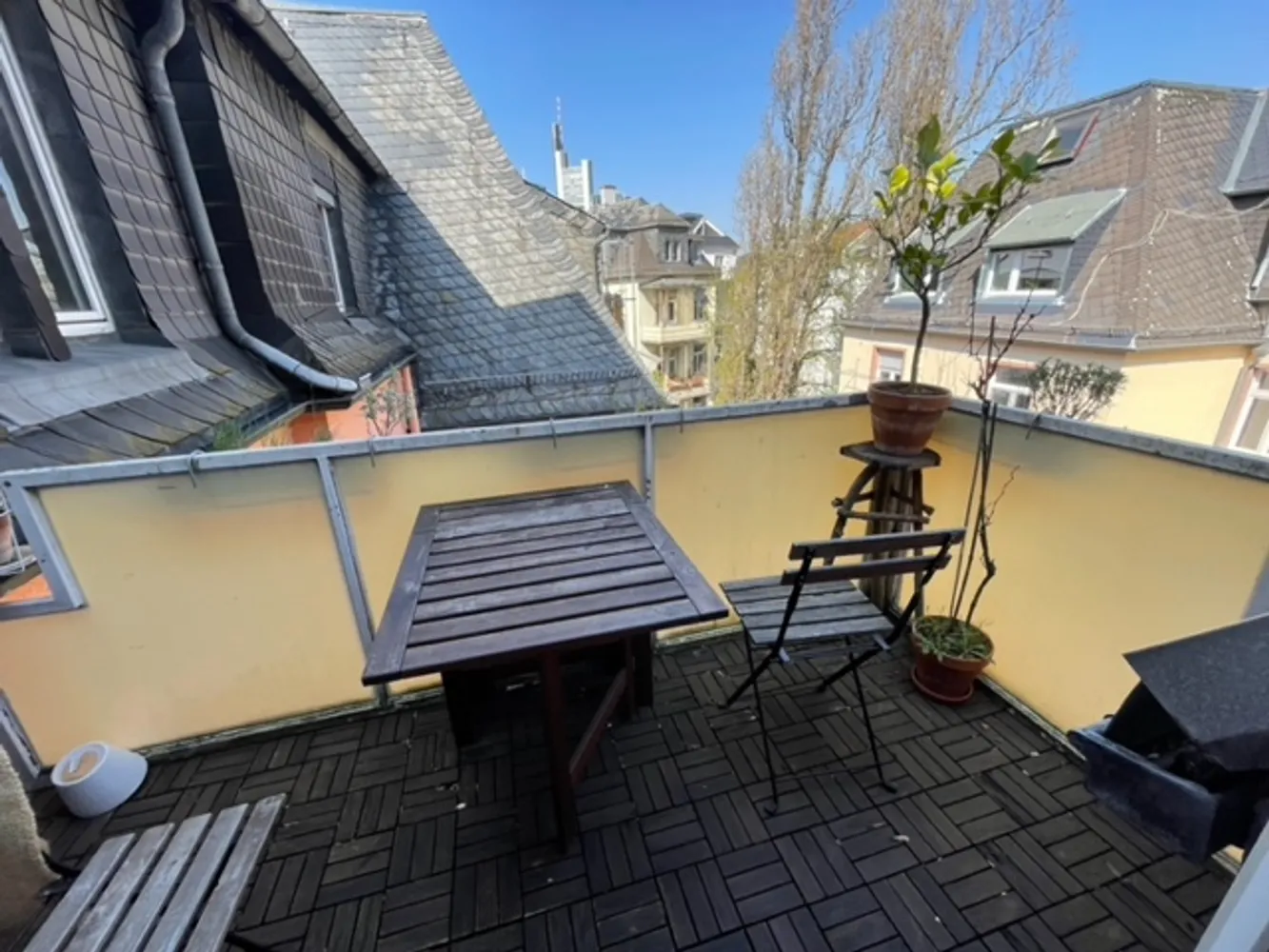 4 Zimmer Wohnung mit 98 m² in Frankfurt am Main – Bild 1