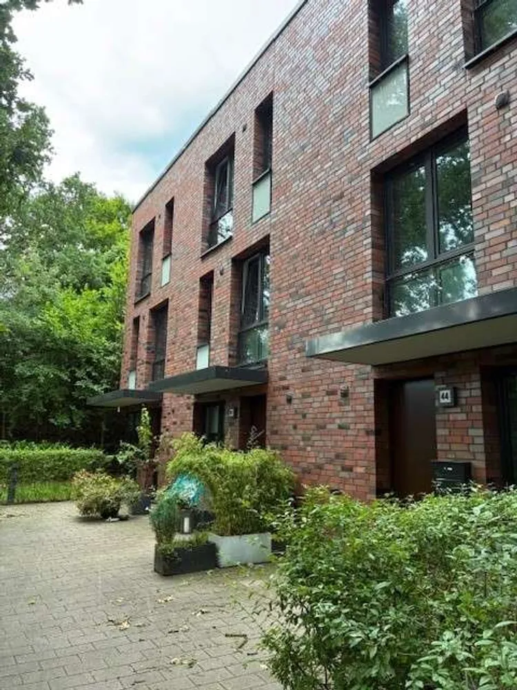 6 Zimmer Wohnung mit 161 m² in Hamburg – Bild 1