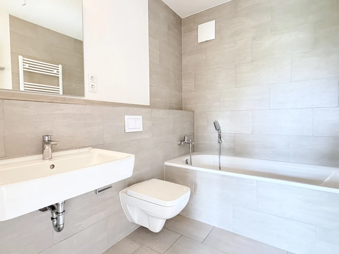 2 room apartment with 90 m² in Frankfurt am Main – Photo 4