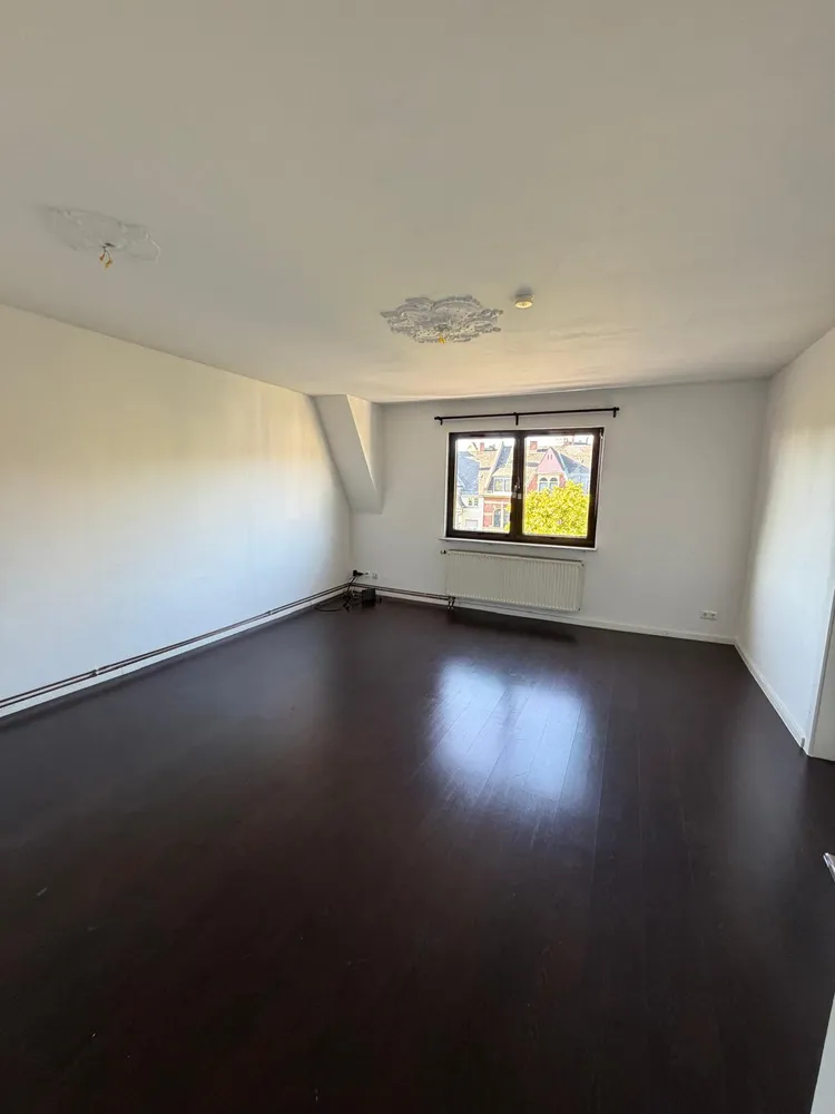3 Zimmer Wohnung mit 100 m² in Wiesbaden – Bild 1