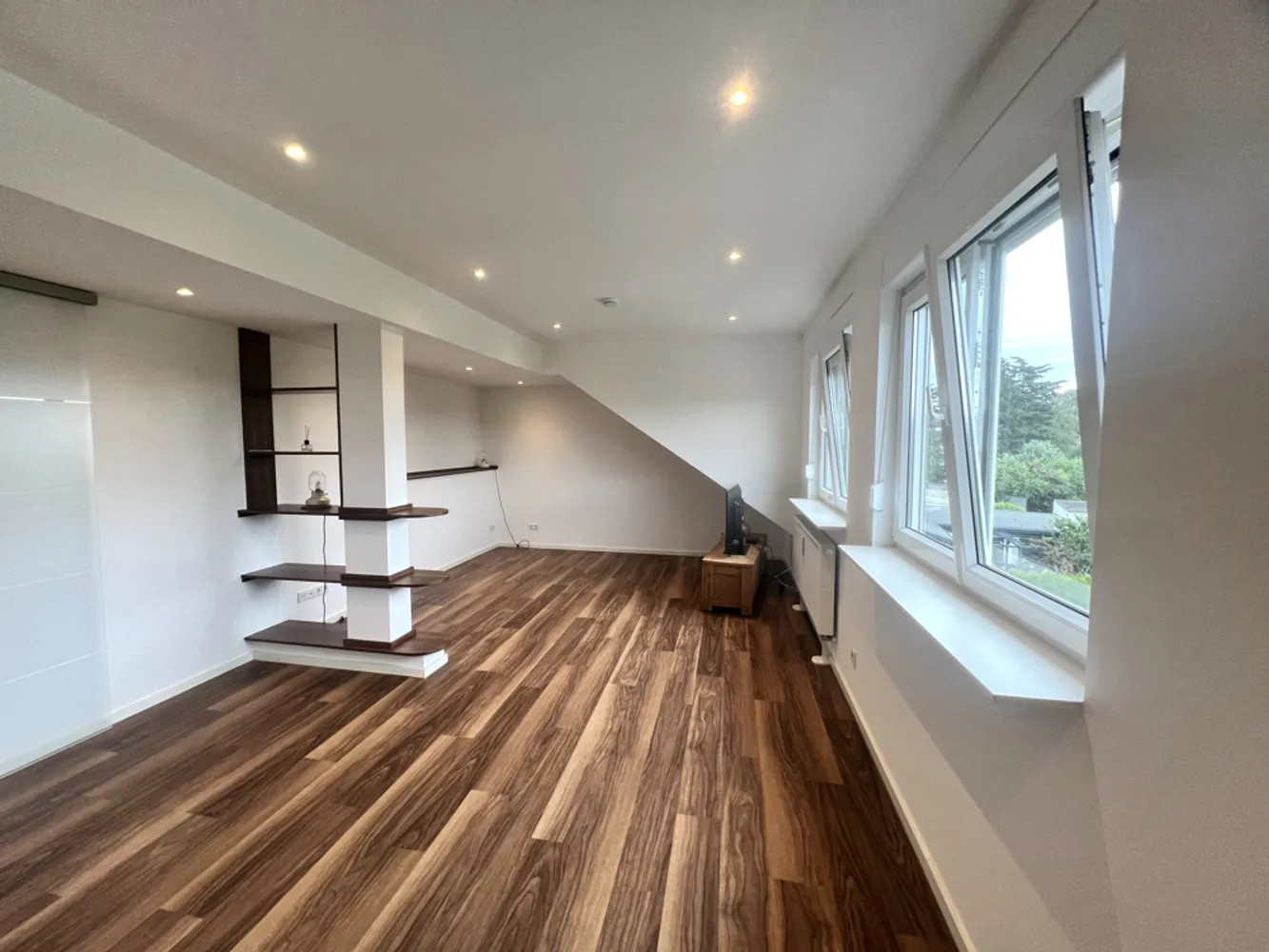 2 Zimmer Wohnung mit 82 m² in Duisburg – Bild 2