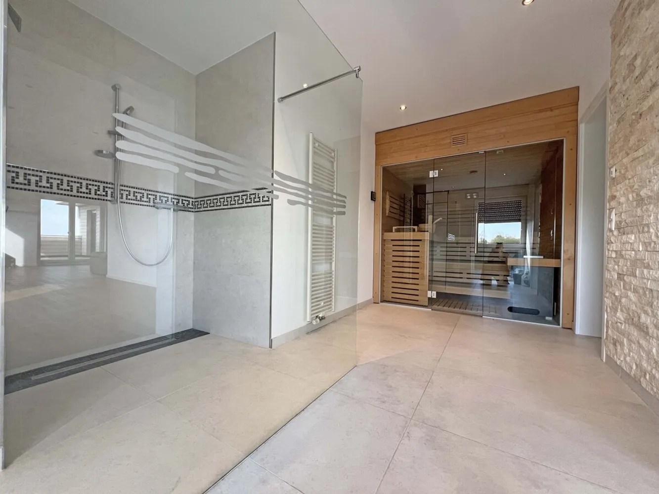 6 room apartment with 423 m² in Oberursel (Taunus) – Photo 3