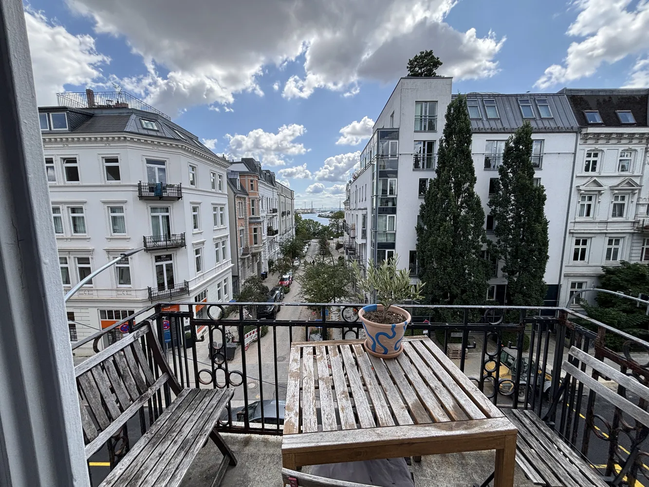 7 Zimmer Wohnung mit 218 m² in Hamburg – Bild 1