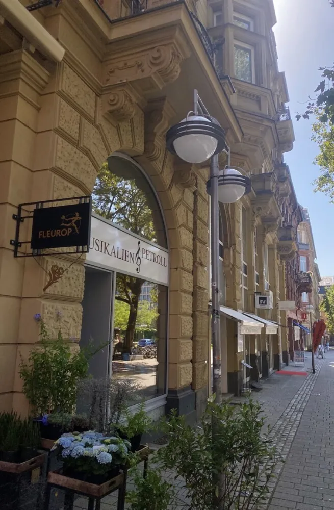 4 Zimmer Wohnung mit 110 m² in Wiesbaden – Bild 2