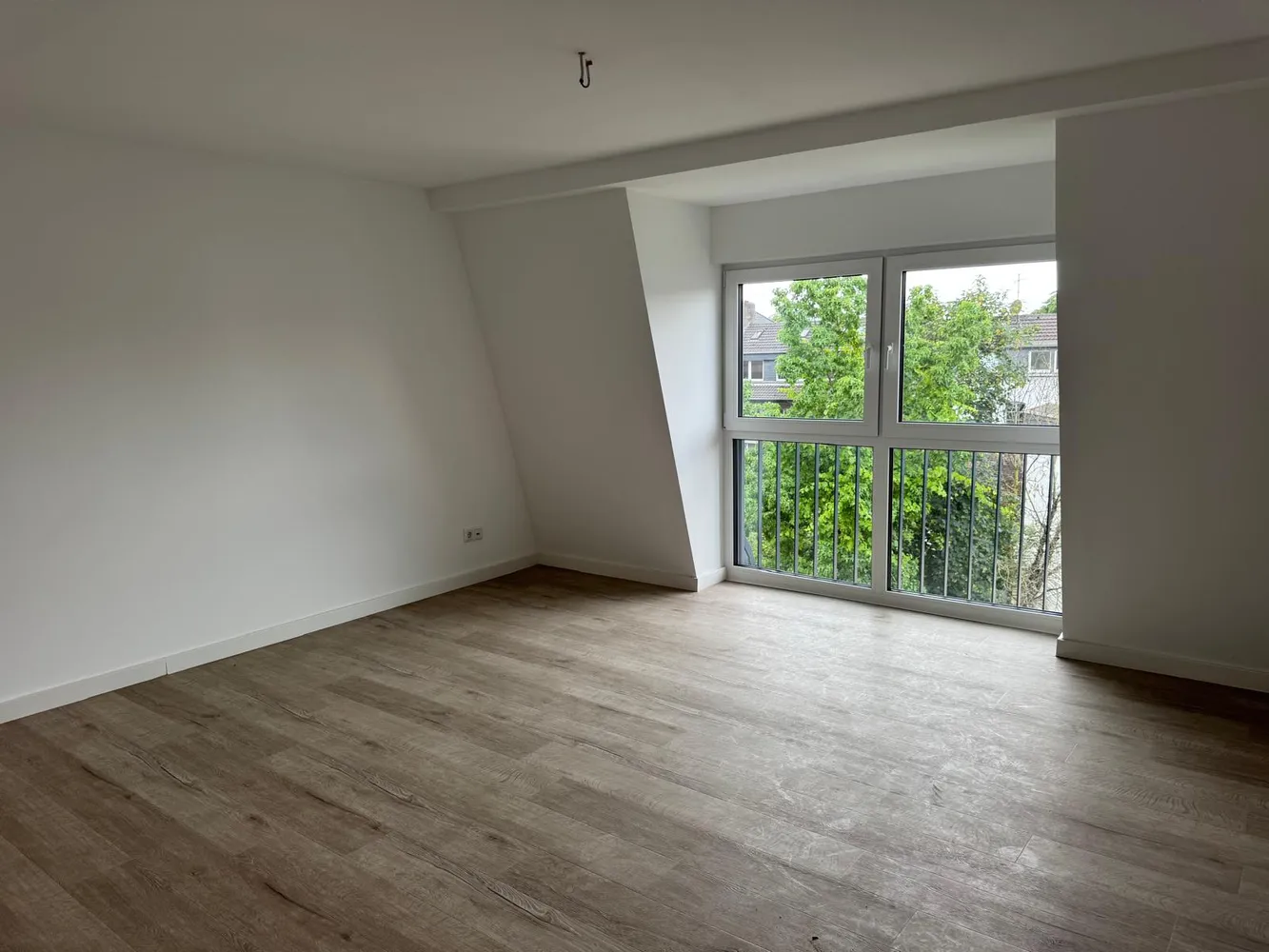 4 Zimmer Wohnung mit 110 m² in Moers – Bild 1
