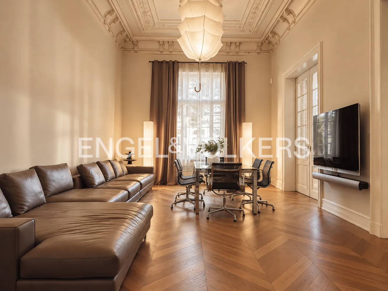 2 Zimmer Wohnung mit 225 m² in Frankfurt am Main – Bild 1