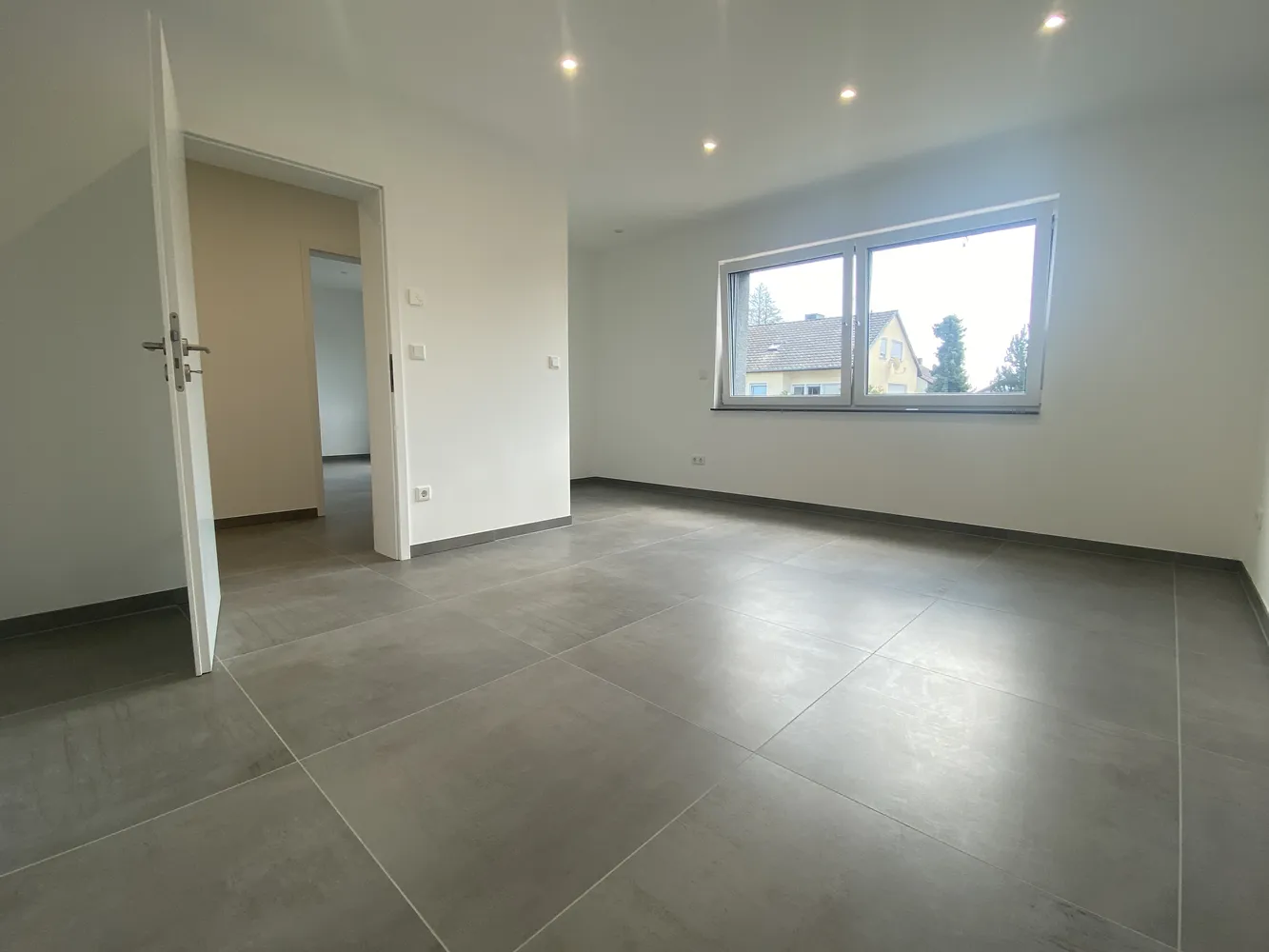 4 Zimmer Wohnung mit 110 m² in Wiesbaden – Bild 3