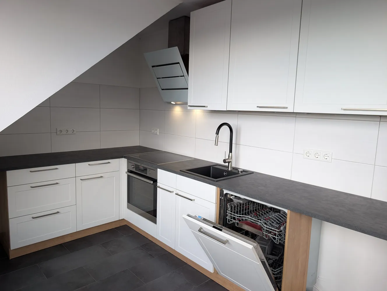 2 Zimmer Wohnung mit 75 m² in Düsseldorf – Bild 2
