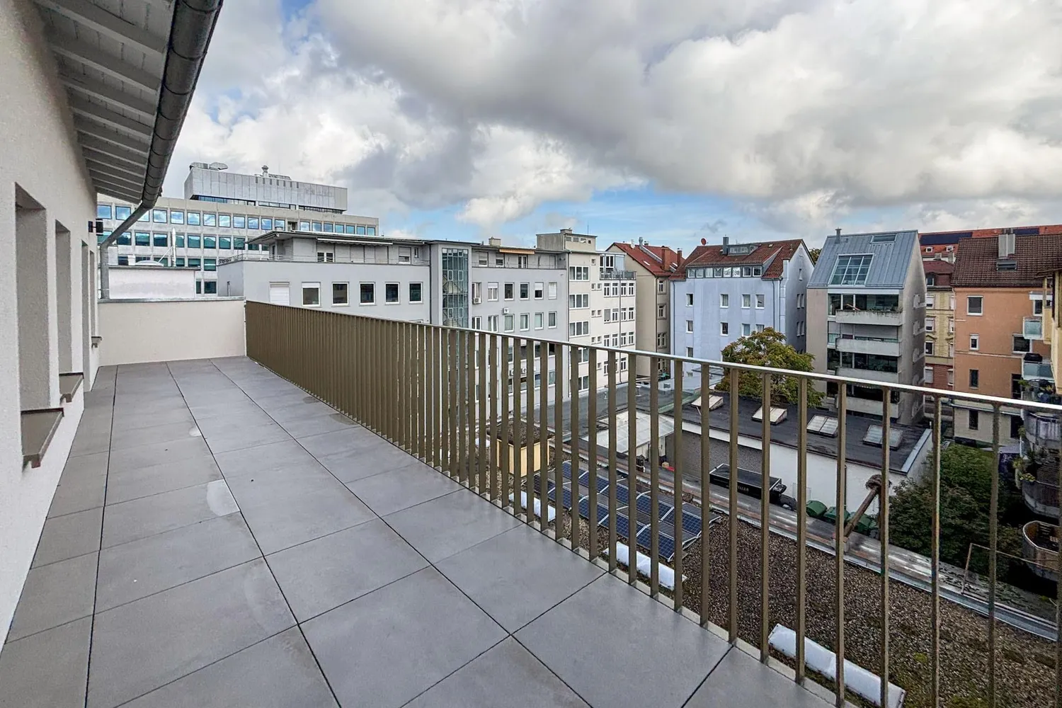 5 Zimmer Wohnung mit 116 m² in Stuttgart – Bild 2