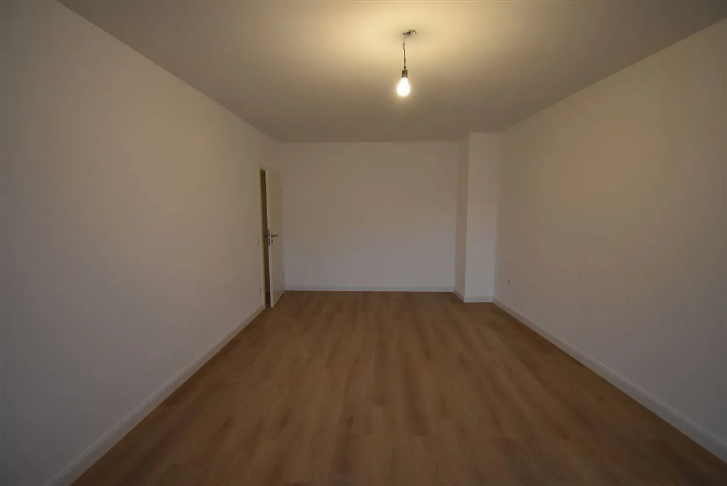 2 Zimmer Wohnung mit 65 m² in Düsseldorf – Bild 2